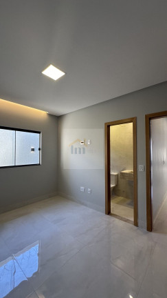 Imagem Casa com 3 Quartos à Venda, 179 m² em Parque Das Paineiras (1,2,3 E 4 Etapa) - Goiânia Imagem Casa com 3 Quartos à Venda, 179 m² em Parque Das Paineiras (1,2,3 E 4 Etapa) - Goiânia