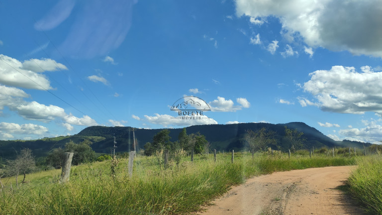Imagem Imóvel com 3 Quartos à Venda, 10.000 m² em Recanto Valência - Bofete Imagem Imóvel com 3 Quartos à Venda, 10.000 m² em Recanto Valência - Bofete