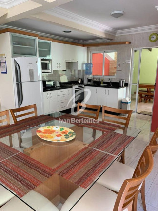 Imagem Sobrado com 3 Quartos para Temporada, em Bombas - Bombinhas Imagem Sobrado com 3 Quartos para Temporada, em Bombas - Bombinhas