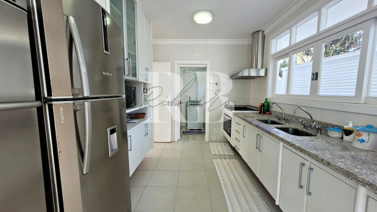 Imagem Imóvel com 6 Quartos à Venda, em Riviera - Bertioga Imagem Imóvel com 6 Quartos à Venda, em Riviera - Bertioga