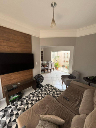 Imagem Casa com 3 Quartos à Venda, 180 m² Imagem Casa com 3 Quartos à Venda, 180 m²