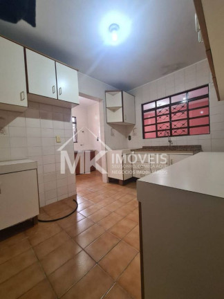 Imagem Casa com 3 Quartos à Venda, 220 m² em Capão Da Imbuia - Curitiba Imagem Casa com 3 Quartos à Venda, 220 m² em Capão Da Imbuia - Curitiba