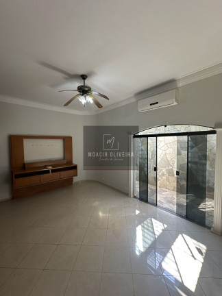 Imagem Sobrado com 4 Quartos à Venda, 293 m² em Vila Mano - Ourinhos Imagem Sobrado com 4 Quartos à Venda, 293 m² em Vila Mano - Ourinhos