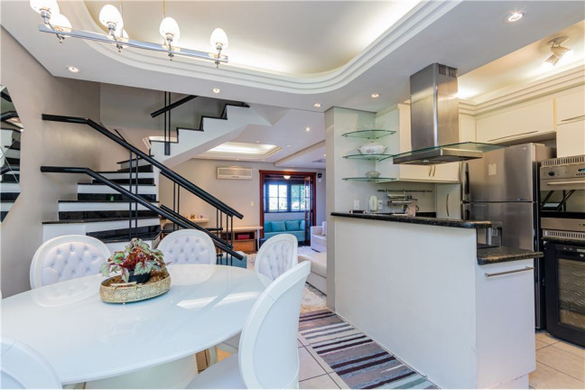 Imagem Casa com 3 Quartos à Venda, 171 m² em Tristeza - Porto Alegre Imagem Casa com 3 Quartos à Venda, 171 m² em Tristeza - Porto Alegre