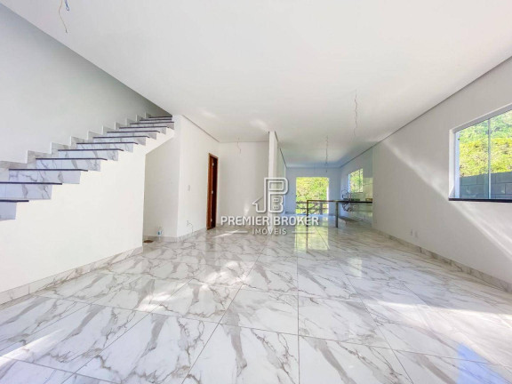 Imagem Casa com 4 Quartos à Venda, 216 m² em Granja Guarani - Teresópolis