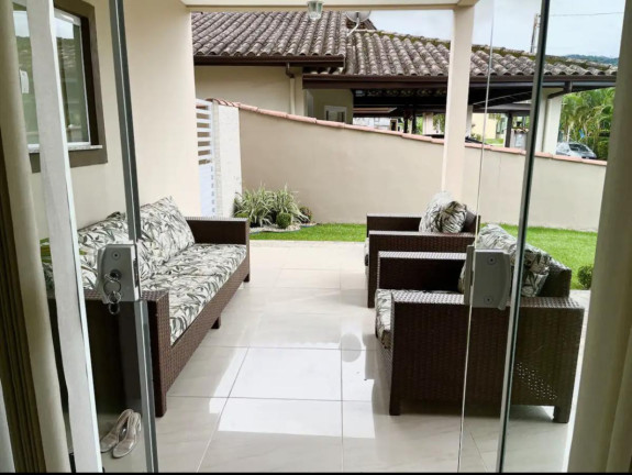 Imagem Casa com 3 Quartos para Temporada, 250 m² em Horto Florestal - Ubatuba