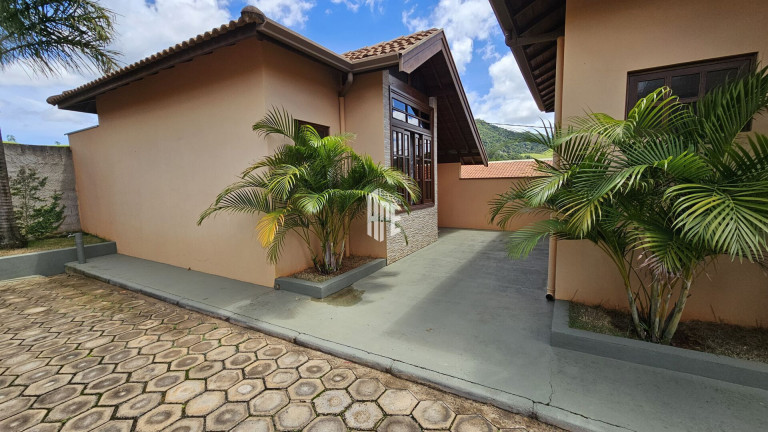 Imagem Imóvel com 6 Quartos à Venda, 2.600 m² em Centro - Monte Sião Imagem Imóvel com 6 Quartos à Venda, 2.600 m² em Centro - Monte Sião