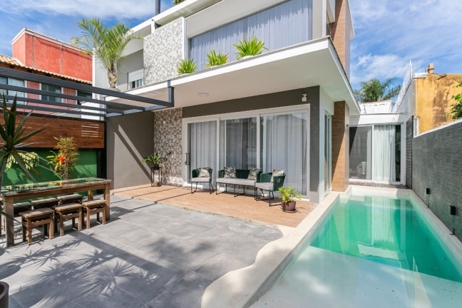 Imagem Casa com 3 Quartos à Venda, em Campeche - Florianópolis Imagem Casa com 3 Quartos à Venda, em Campeche - Florianópolis