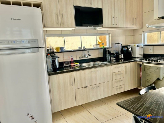 Imagem Casa com 4 Quartos à Venda, 184 m² em Jardim Europa - Teresópolis