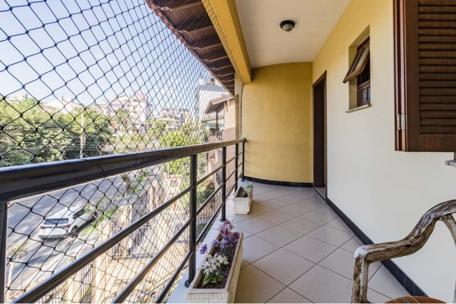 Imagem Casa com 4 Quartos à Venda, 395 m² em Jardim Planalto - Porto Alegre Imagem Casa com 4 Quartos à Venda, 395 m² em Jardim Planalto - Porto Alegre