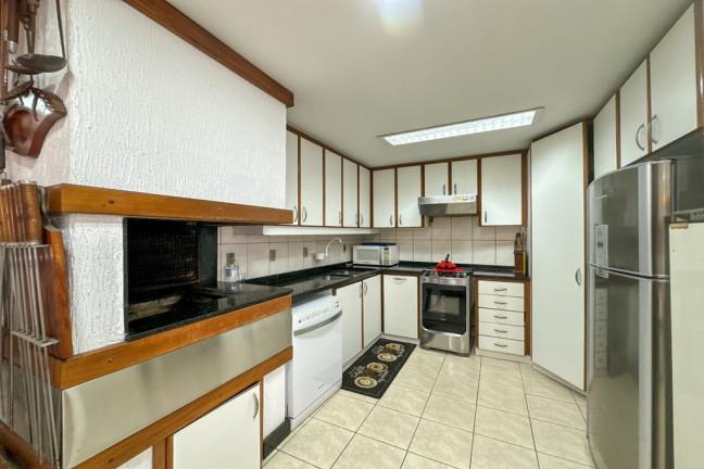 Imagem Casa com 3 Quartos à Venda, 300 m² em Três Figueiras - Porto Alegre Imagem Casa com 3 Quartos à Venda, 300 m² em Três Figueiras - Porto Alegre