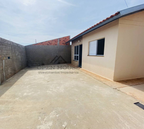 Imagem Casa com 2 Quartos à Venda, 52 m² em Botucatu