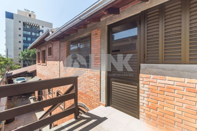 Imagem Casa com 3 Quartos à Venda, 381 m² em Tristeza - Porto Alegre Imagem Casa com 3 Quartos à Venda, 381 m² em Tristeza - Porto Alegre