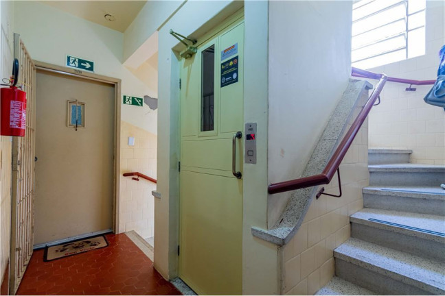 Imagem Imóvel com 1 Quarto à Venda, 42 m² em Menino Deus - Porto Alegre Imagem Imóvel com 1 Quarto à Venda, 42 m² em Menino Deus - Porto Alegre