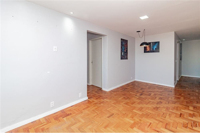 Imagem Imóvel com 2 Quartos à Venda, em São João - Porto Alegre Imagem Imóvel com 2 Quartos à Venda, em São João - Porto Alegre