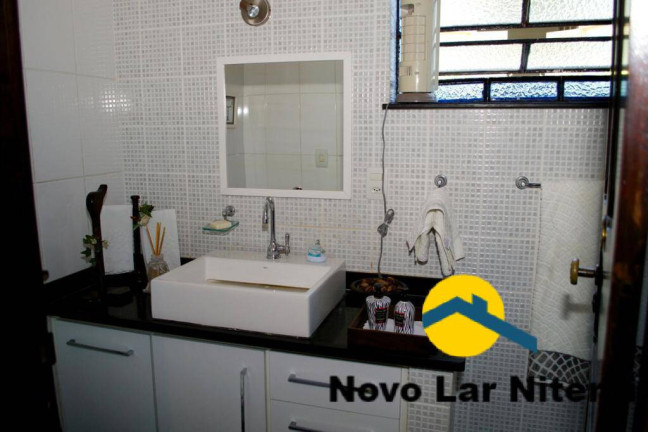 Imagem Casa com 6 Quartos à Venda, 240 m² em São Domingos - Niterói Imagem Casa com 6 Quartos à Venda, 240 m² em São Domingos - Niterói