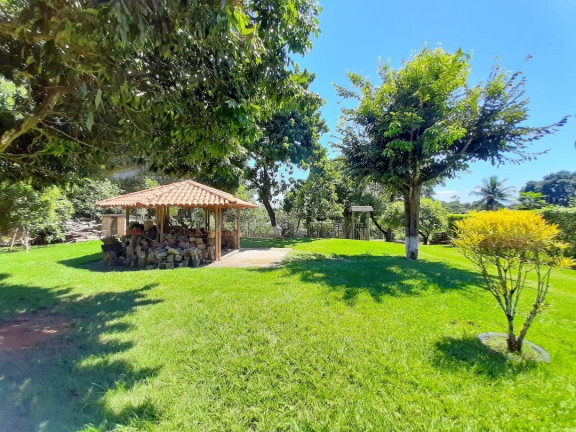 Imagem Imóvel com 3 Quartos à Venda, 390 m²