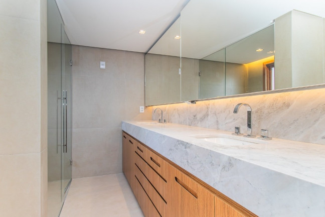 Imagem Imóvel com 2 Quartos à Venda, 170 m² em Moinhos De Vento - Porto Alegre Imagem Imóvel com 2 Quartos à Venda, 170 m² em Moinhos De Vento - Porto Alegre