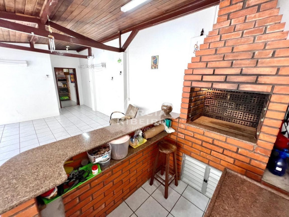 Imagem Casa com 3 Quartos à Venda, 169 m² em Trindade - Florianópolis Imagem Casa com 3 Quartos à Venda, 169 m² em Trindade - Florianópolis