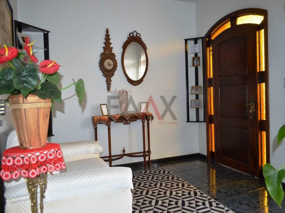 Imagem Casa com 5 Quartos à Venda, 386 m² em Centro - Guarapuava Imagem Casa com 5 Quartos à Venda, 386 m² em Centro - Guarapuava