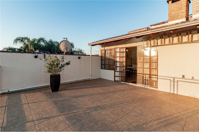 Imagem Casa com 3 Quartos à Venda, 200 m² em Jardim Planalto - Porto Alegre Imagem Casa com 3 Quartos à Venda, 200 m² em Jardim Planalto - Porto Alegre