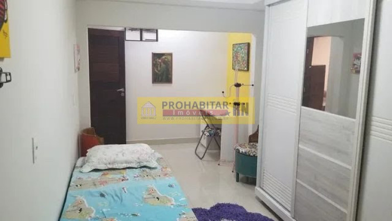 Imagem Casa com 4 Quartos à Venda,  em Candelária - Natal