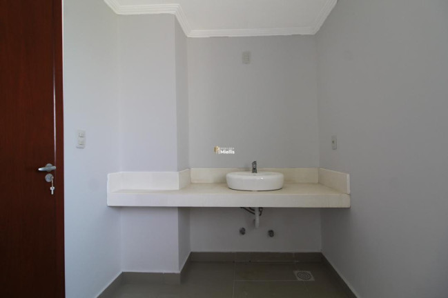 Imagem Casa com 3 Quartos à Venda, 240 m² em Vila Nova - Porto Alegre Imagem Casa com 3 Quartos à Venda, 240 m² em Vila Nova - Porto Alegre