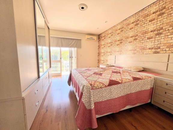 Imagem Casa com 3 Quartos à Venda, 300 m² em Vila Nova - Porto Alegre Imagem Casa com 3 Quartos à Venda, 300 m² em Vila Nova - Porto Alegre