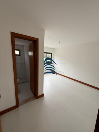Imagem Casa com 5 Quartos à Venda, 206 m² em Buraquinho - Lauro De Freitas Imagem Casa com 5 Quartos à Venda, 206 m² em Buraquinho - Lauro De Freitas