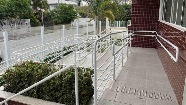 Imagem Apartamento com 2 Quartos para Alugar,  em Canasvieiras - Florianópolis