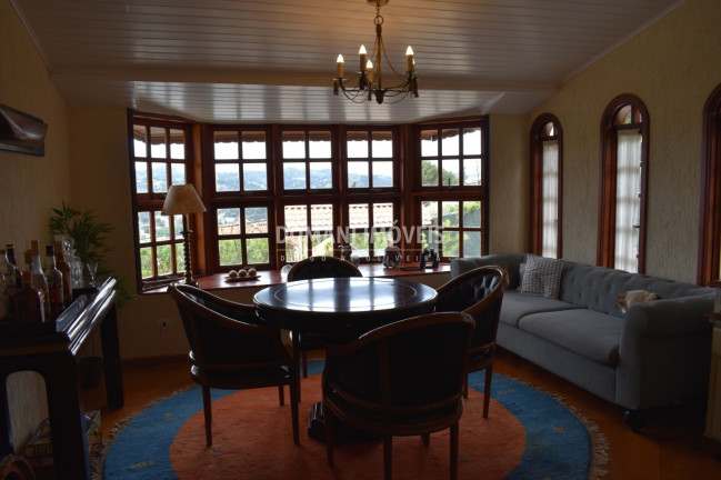 Imagem Casa com 4 Quartos à Venda, 222 m² em Região Do Alto Da Vila Inglesa - Campos Do Jordão Imagem Casa com 4 Quartos à Venda, 222 m² em Região Do Alto Da Vila Inglesa - Campos Do Jordão