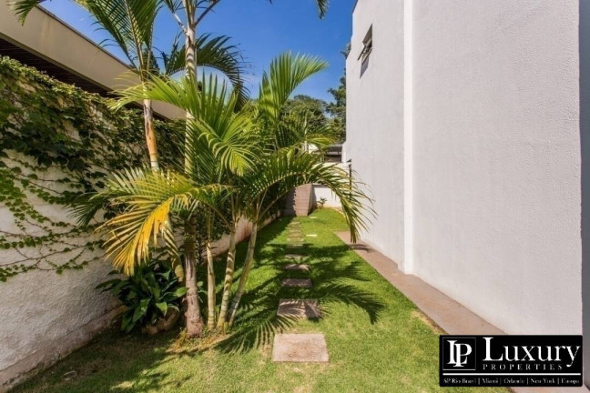 Imagem Casa com 3 Quartos à Venda, em Real Parque - São Paulo Imagem Casa com 3 Quartos à Venda, em Real Parque - São Paulo