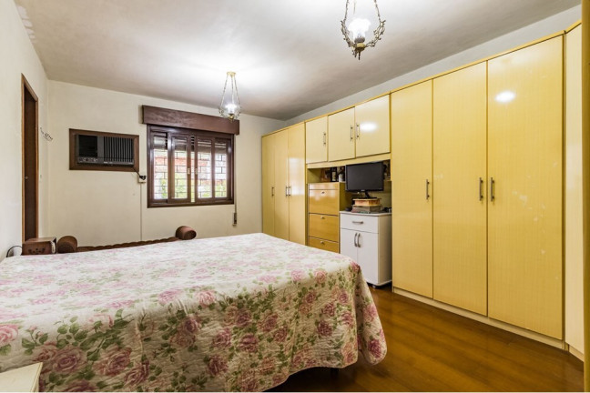 Imagem Casa com 3 Quartos à Venda, 329 m² em Vila Ipiranga - Porto Alegre Imagem Casa com 3 Quartos à Venda, 329 m² em Vila Ipiranga - Porto Alegre