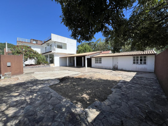 Casa com 3 Quartos à Venda, 228 m² em São João Do Rio Vermelho - Florianópolis