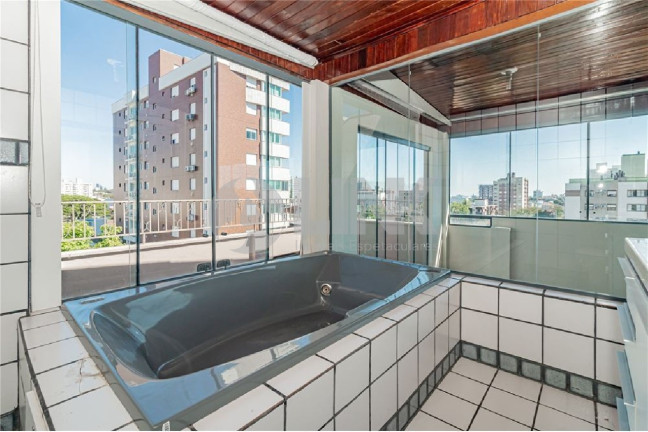 Imagem Imóvel com 2 Quartos à Venda, 111 m² em Passo Da Areia - Porto Alegre
