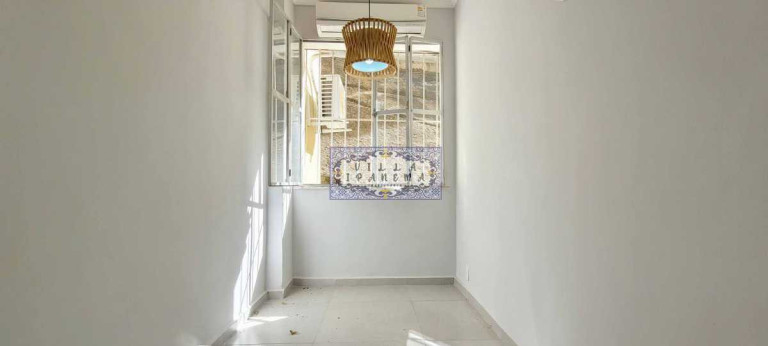 Imagem Apartamento com 3 Quartos à Venda, 124 m² em Leme - Rio De Janeiro Imagem Apartamento com 3 Quartos à Venda, 124 m² em Leme - Rio De Janeiro
