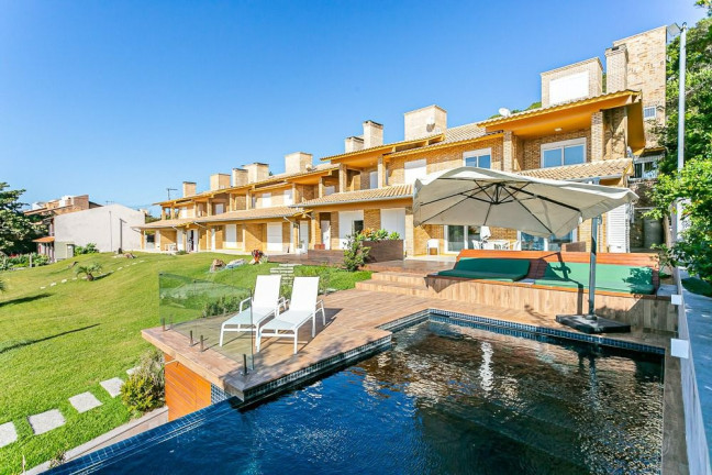 Casa com 5 Quartos à Venda, 220 m² em Morrinhos - Garopaba