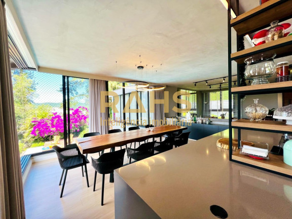 Imagem Casa com 3 Quartos à Venda, 294 m² em América - Joinville Imagem Casa com 3 Quartos à Venda, 294 m² em América - Joinville
