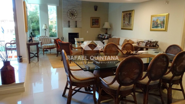 Imagem Casa com 4 Quartos à Venda, 340 m² em Córrego Grande - Florianópolis Imagem Casa com 4 Quartos à Venda, 340 m² em Córrego Grande - Florianópolis