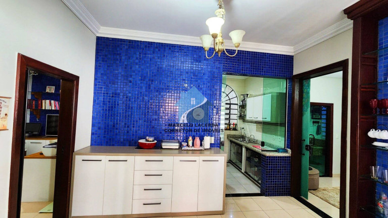Imagem Casa com 4 Quartos à Venda, 385 m² em Adrianópolis - Manaus Imagem Casa com 4 Quartos à Venda, 385 m² em Adrianópolis - Manaus