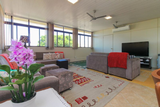 Imagem Casa com 7 Quartos à Venda, 330 m² em Nonoai - Porto Alegre Imagem Casa com 7 Quartos à Venda, 330 m² em Nonoai - Porto Alegre