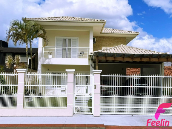 Casa com 3 Quartos à Venda, 227 m² em Carianos - Florianópolis
