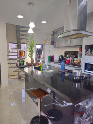 Imagem Sobrado com 2 Quartos à Venda, 254 m² em Morro Do Meio - Joinville