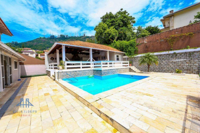 Imagem Casa com 4 Quartos à Venda, 370 m² em Trindade - Florianópolis Imagem Casa com 4 Quartos à Venda, 370 m² em Trindade - Florianópolis