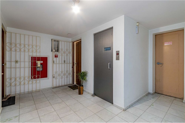 Imagem Imóvel com 2 Quartos à Venda, em Menino Deus - Porto Alegre Imagem Imóvel com 2 Quartos à Venda, em Menino Deus - Porto Alegre