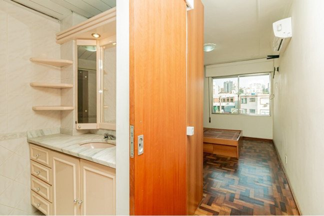 Imagem Imóvel com 2 Quartos à Venda, em Auxiliadora - Porto Alegre Imagem Imóvel com 2 Quartos à Venda, em Auxiliadora - Porto Alegre