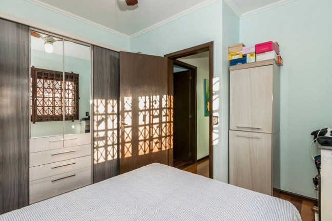 Imagem Imóvel com 4 Quartos à Venda, em Jardim Itu - Porto Alegre Imagem Imóvel com 4 Quartos à Venda, em Jardim Itu - Porto Alegre