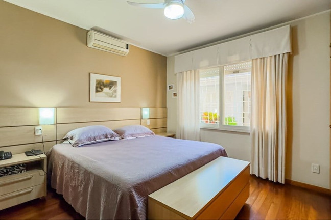 Imagem Casa com 4 Quartos à Venda, 233 m² em Santa Maria Goretti - Porto Alegre Imagem Casa com 4 Quartos à Venda, 233 m² em Santa Maria Goretti - Porto Alegre