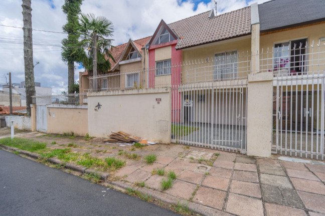 Imagem Sobrado com 3 Quartos para Alugar, 140 m² em São Braz - Curitiba Imagem Sobrado com 3 Quartos para Alugar, 140 m² em São Braz - Curitiba