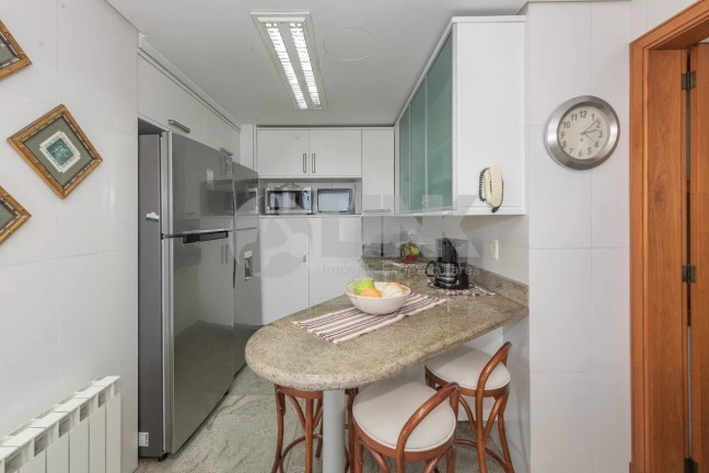 Imagem Apartamento com 3 Quartos à Venda, 201 m² em Moinhos De Vento - Porto Alegre Imagem Apartamento com 3 Quartos à Venda, 201 m² em Moinhos De Vento - Porto Alegre